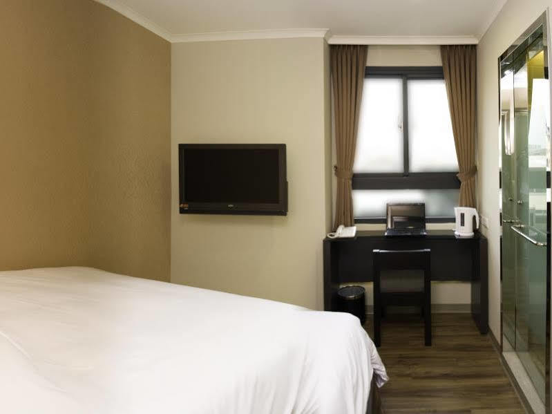 Garden Hotel Taichung Exterior photo