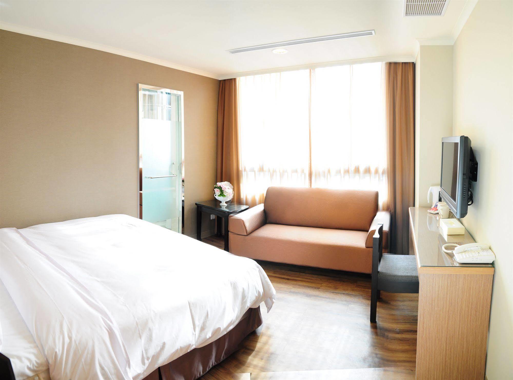 Garden Hotel Taichung Exterior photo